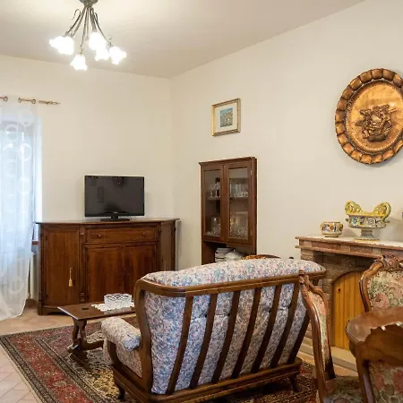 Domus Flora بيت للعطل سبيلّو