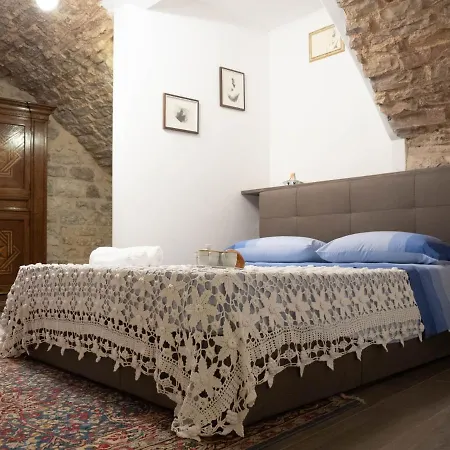 Holiday home Domus Flora Spello